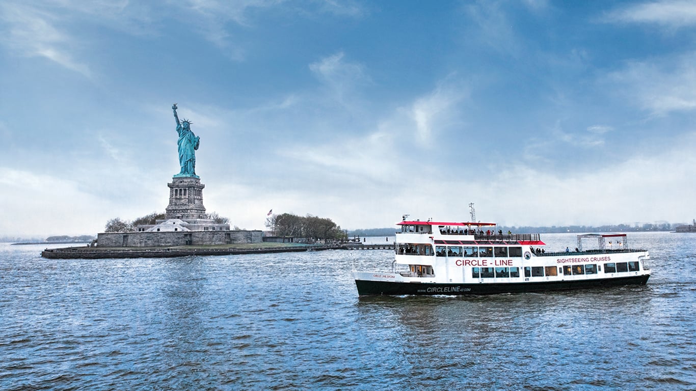 Les moteurs marins de John Deere alimentent les navires de croisières touristiques Circle Line dans le port de New York